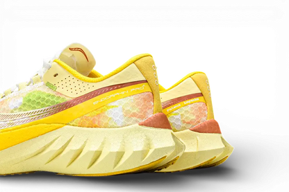 Endorphin Pro 4 - jaune moutarde - RunningUpscale.com