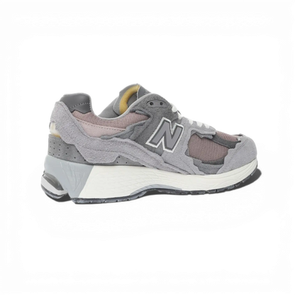 NB 2002R Protection Gris Rose - RunningUpscale.com
