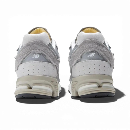 NB 2002R Protection Gris clair - RunningUpscale.com