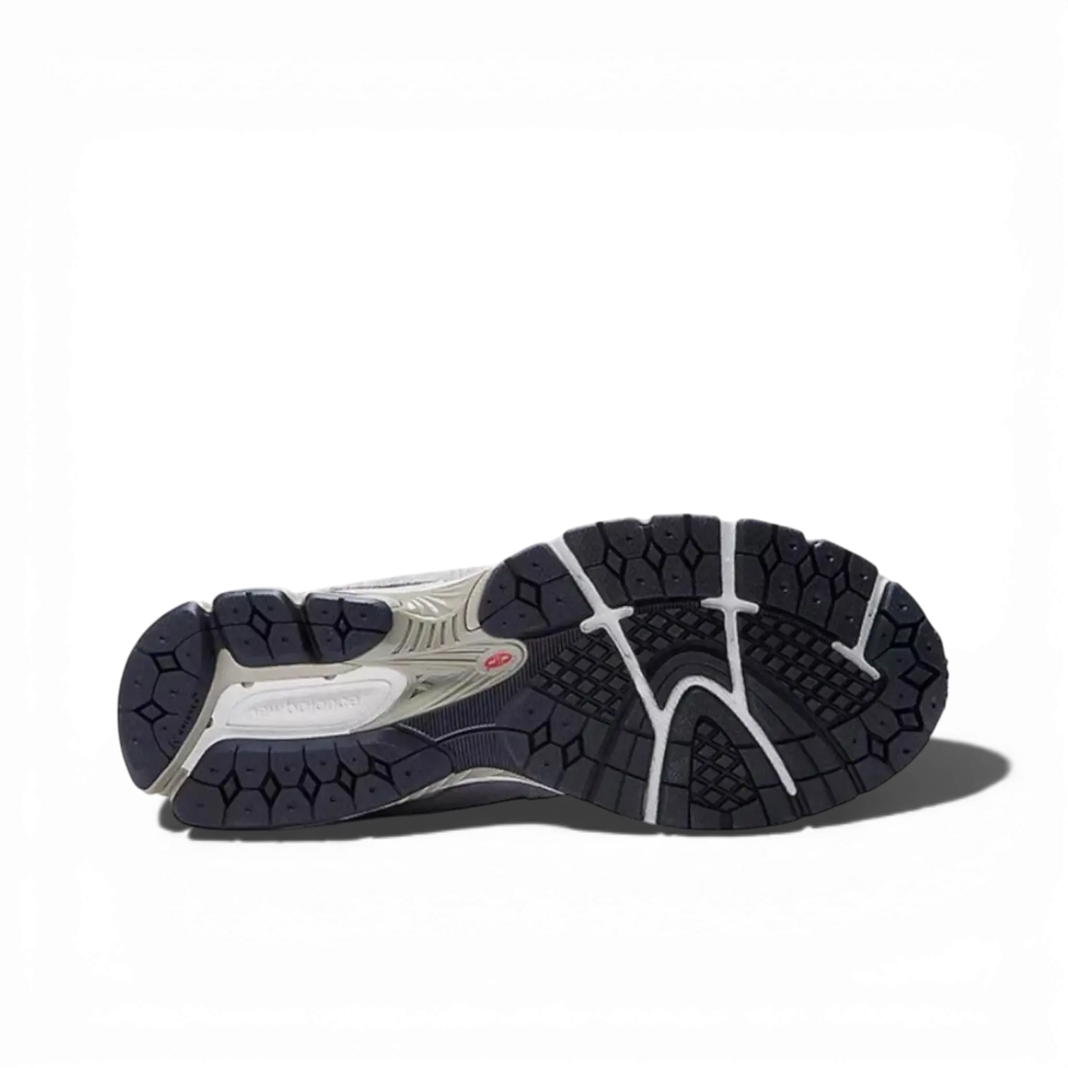 NB 2002R Protection Gris clair - RunningUpscale.com