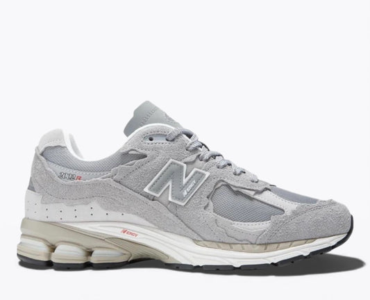 NB 2002R Protection Gris clair - RunningUpscale.com