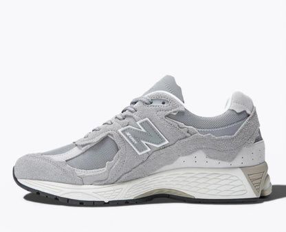 NB 2002R Protection Gris clair - RunningUpscale.com