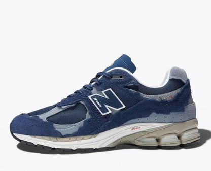 NB 2002R Protection - Marine et Bleu Clair - RunningUpscale.com