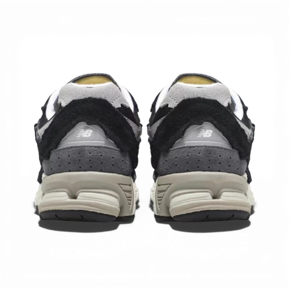 NB 2002R Protection - Noir et Gris - RunningUpscale.com