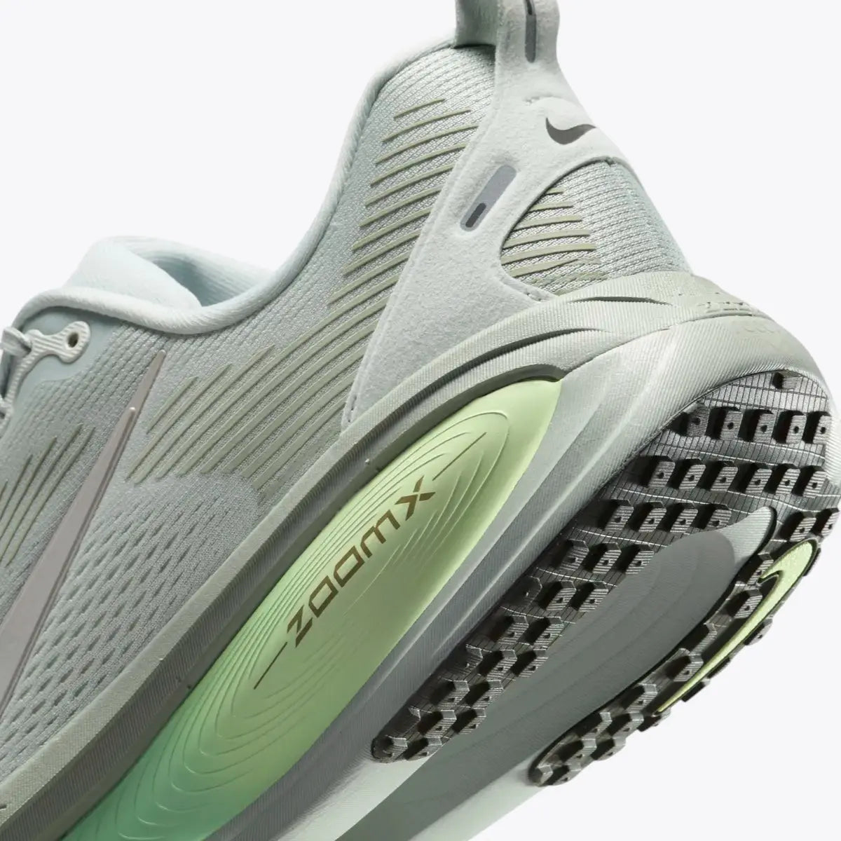 Nike Vomero 18 Light Silver College Grey Barely Volt Nike