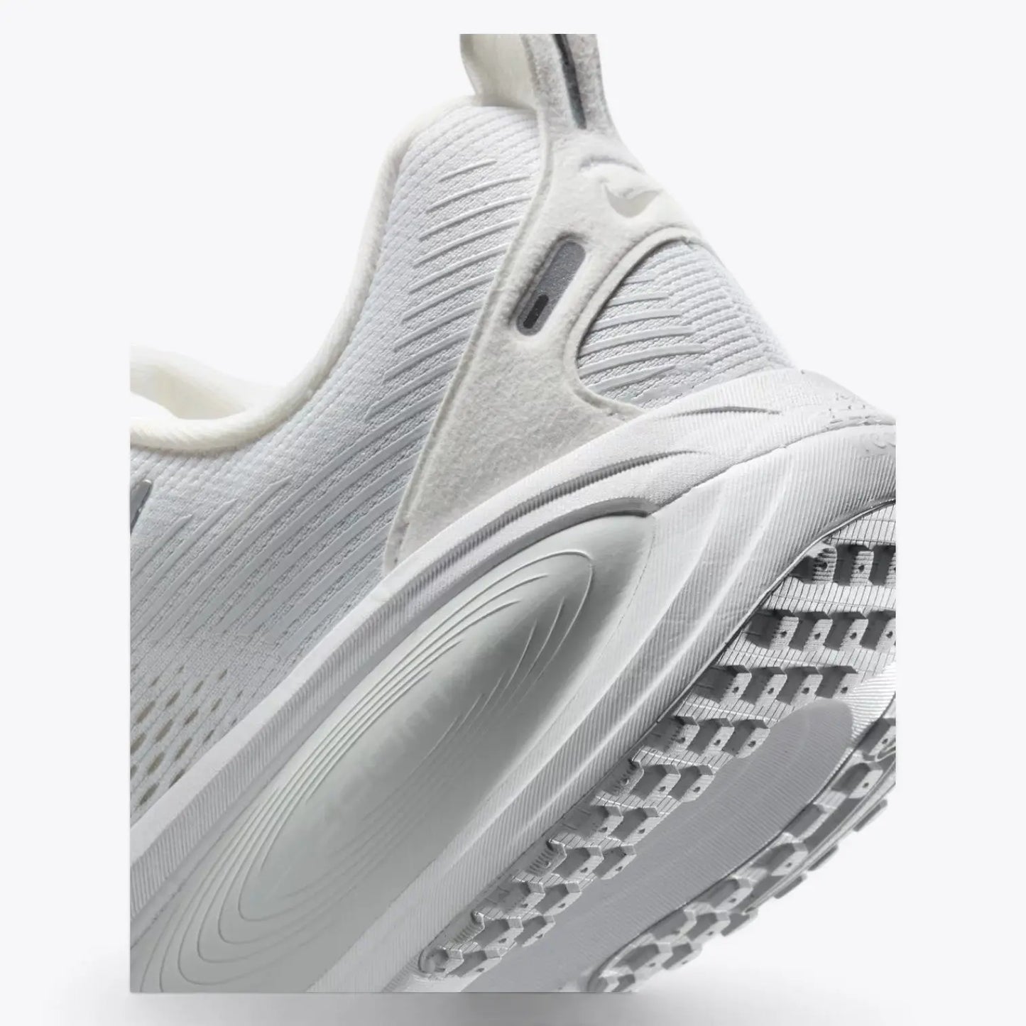 Nike Vomero 18 White Metallic Silver Photon Dust Nike