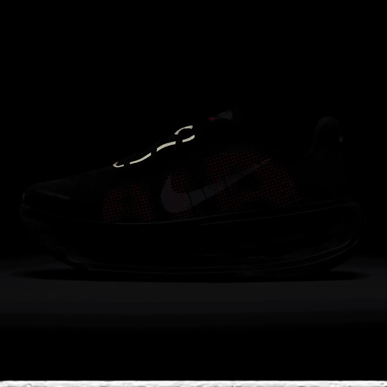Nike Vomero Premium Black Sapphire Hot Lava Nike