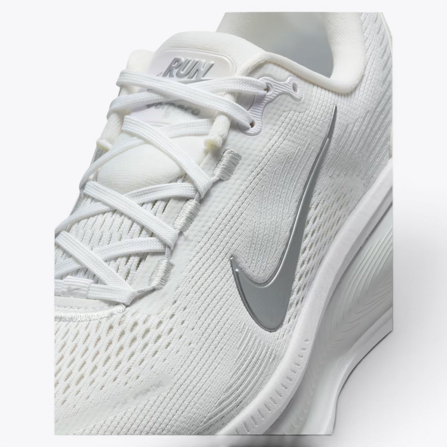 Nike Vomero 18 White Metallic Silver Photon Dust