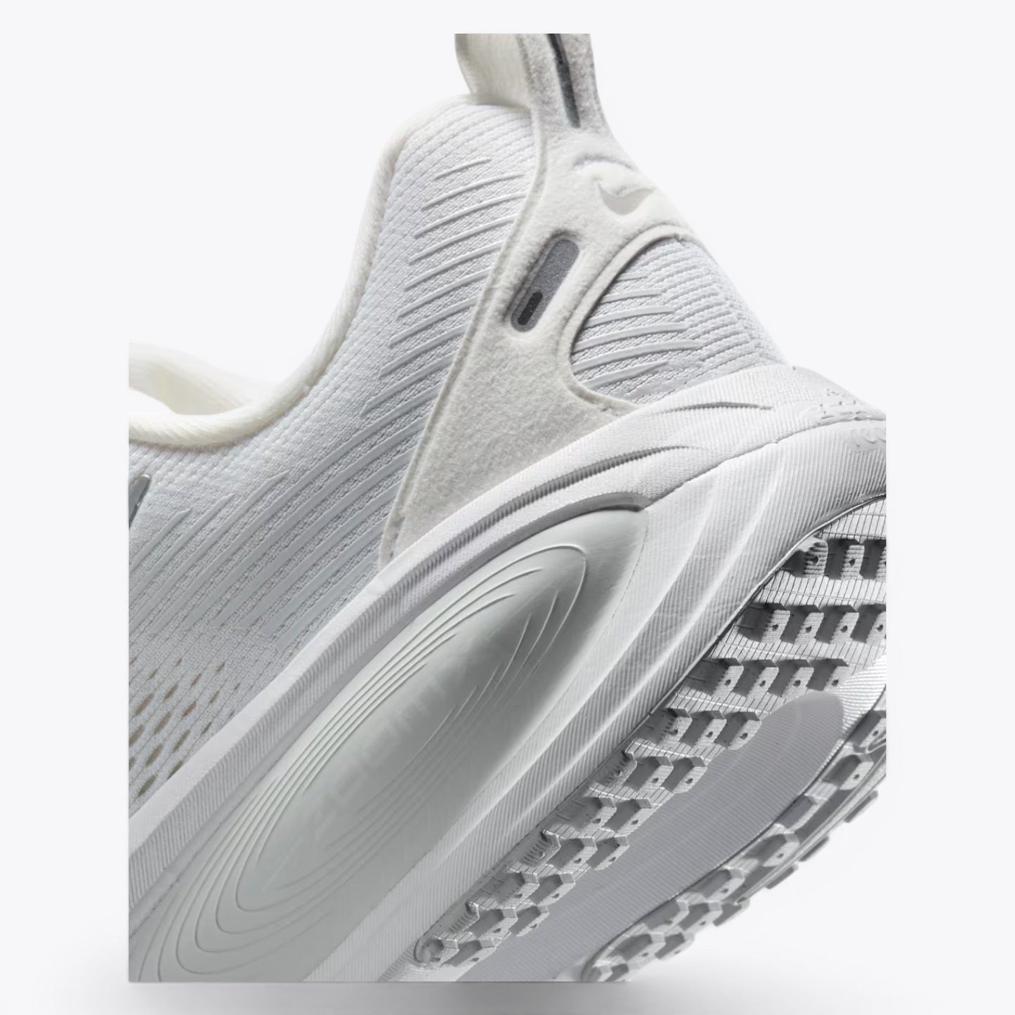 Nike Vomero 18 White Metallic Silver Photon Dust