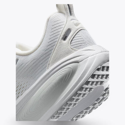 Nike Vomero 18 White Metallic Silver Photon Dust